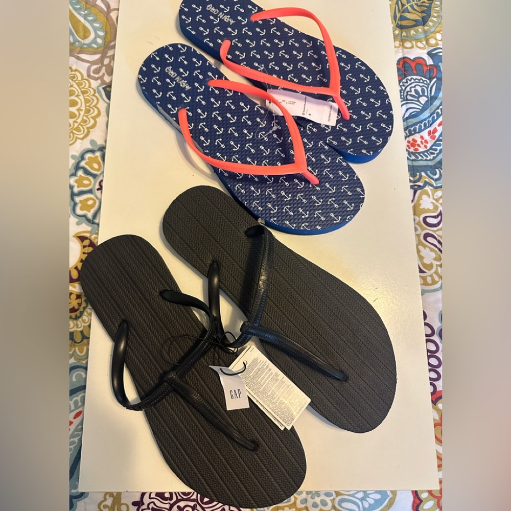 GAP Black Women's Flip Flops & Old Navy Anchor Coral Flip Flops Bundle